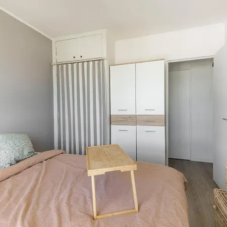 Elegant A Montmartre *