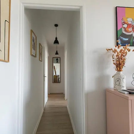Elegant A Montmartre Apartment